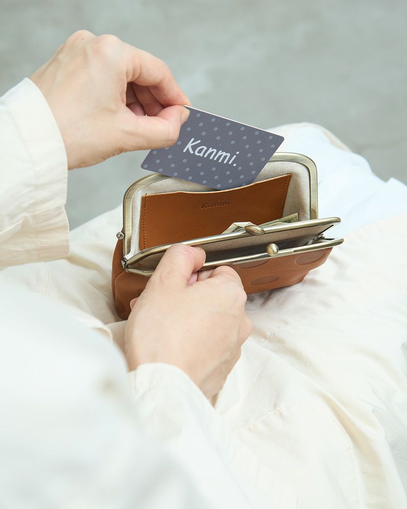 「キャンディ ふたごがま口ポーチウォレット」キャラメル