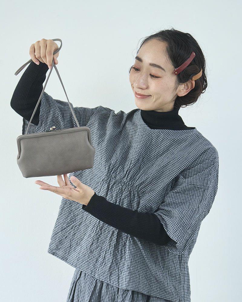 itsu mono トラベルがま口ポシェット　ピュアグレー