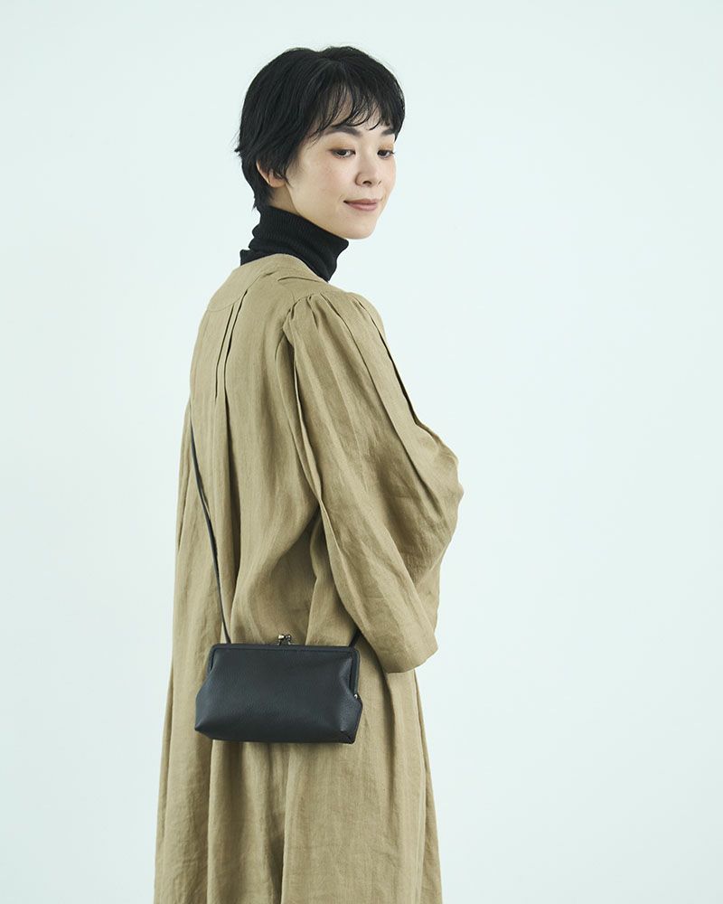 itsu mono トラベルがま口ポシェット　ブラック