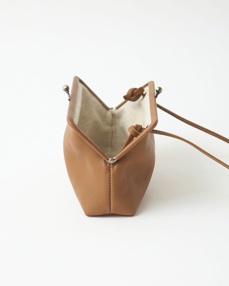 itsu mono トラベルがま口ポシェット　キャラメル