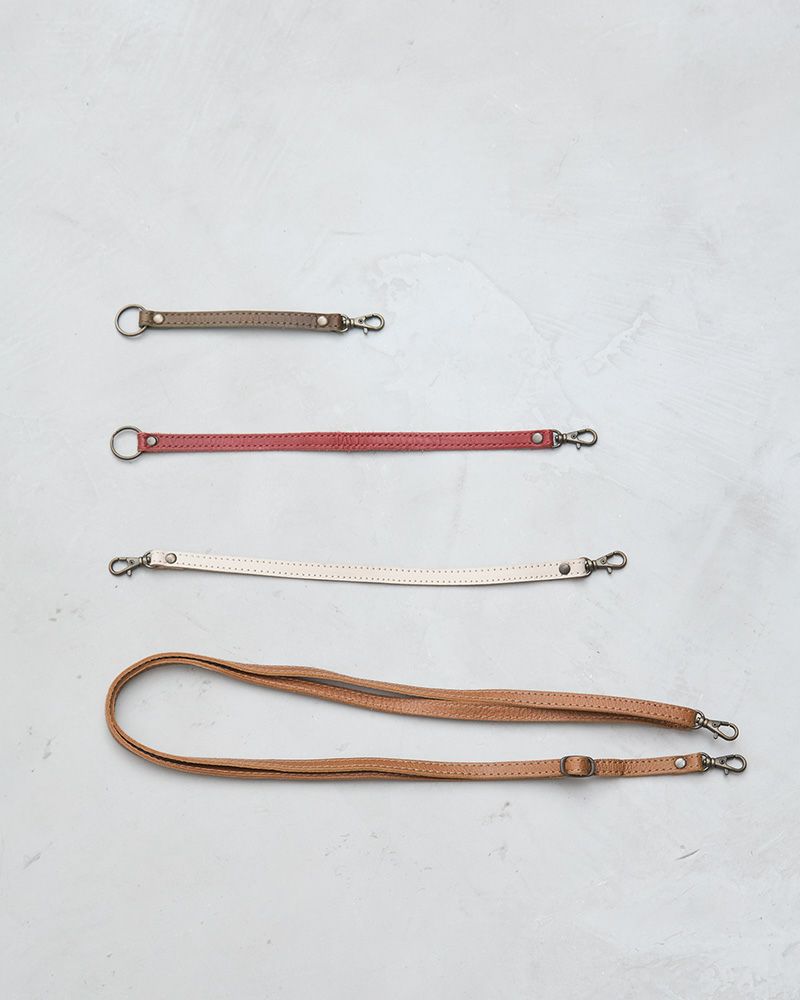 ４種類のストラップをご用意しております。（上から、フリーミニストラップ・フリーストラップ・フリーストラップハンドル・フリーストラップショルダー）