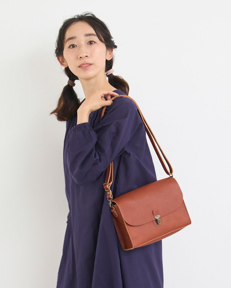 シンプルですっきり大人可愛いポシェット（レンガ）