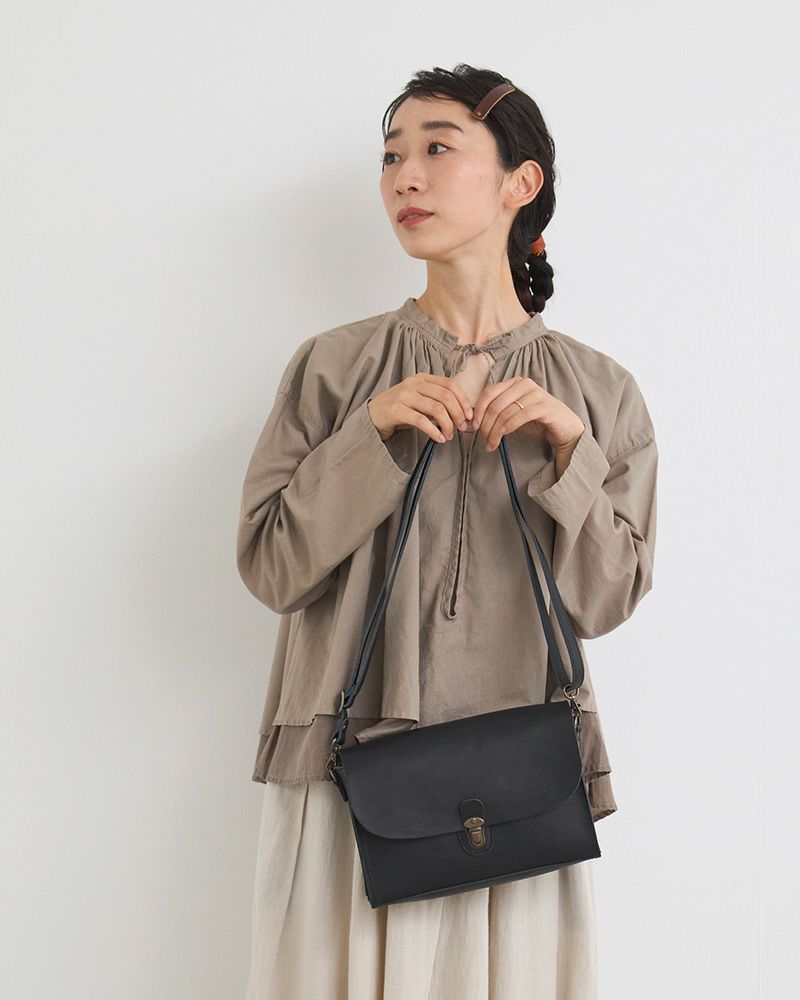少しレトロで大人っぽいシンプルレザーバッグ（クロ）