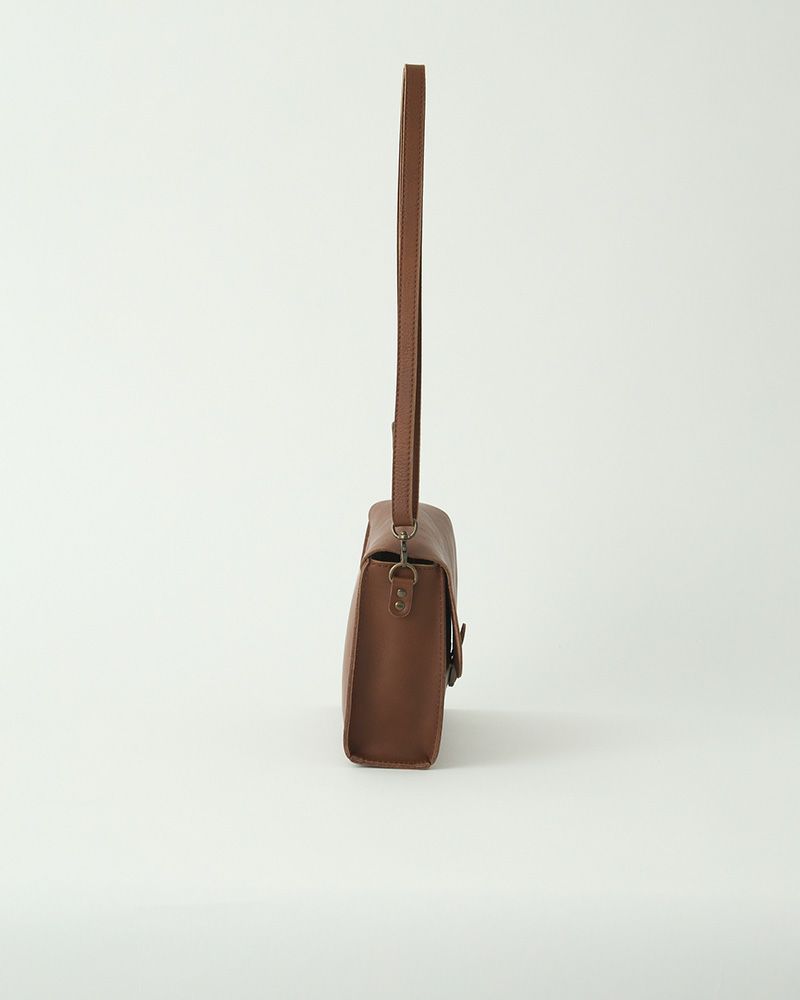 すっきりスリムなショルダーバッグ