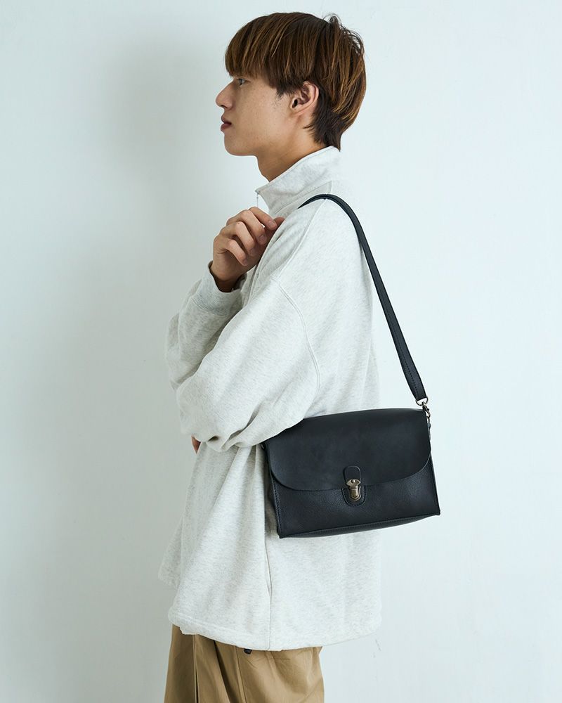 落ち着いた印象でどんな服にも合う定番のブラック