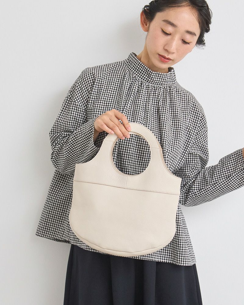 ころんとした丸いフォルムに癒されるドーナツみたいな持ち手のバッグ（クリーム）