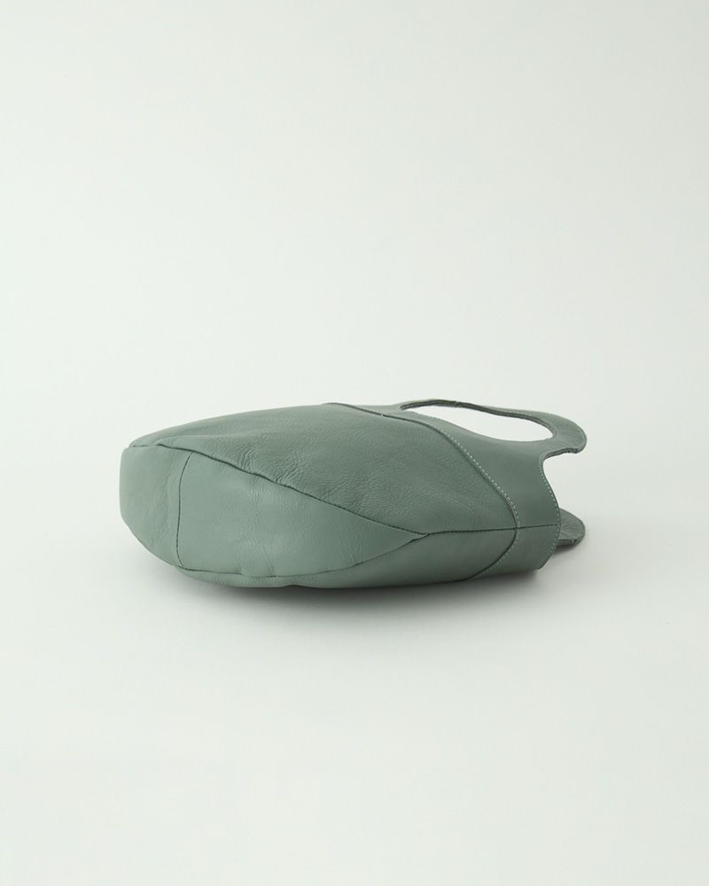 底マチは8.5ｃｍで必要なものはしっかり収納