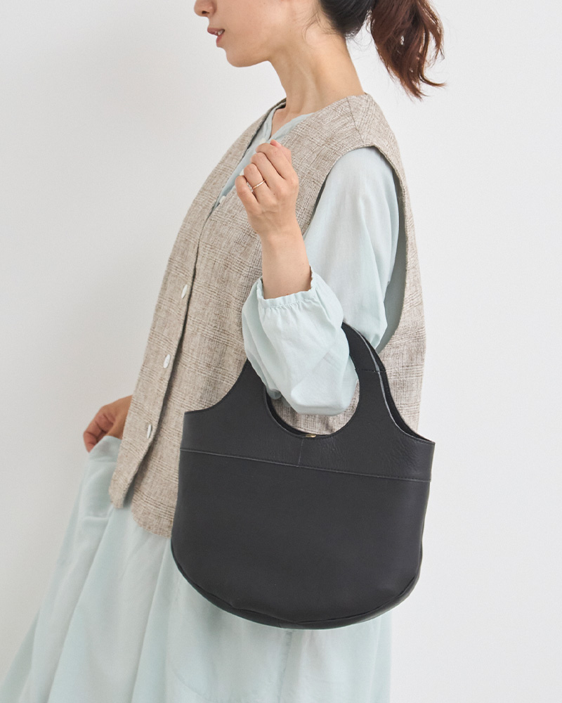 可愛らしい形をきゅっと引き締めてくれるブラック