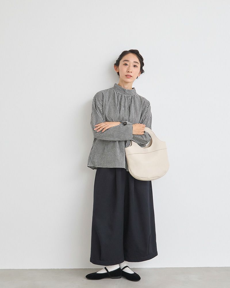 やさしくふんわりした雰囲気のクリームはどんなコーディネートにも相性抜群