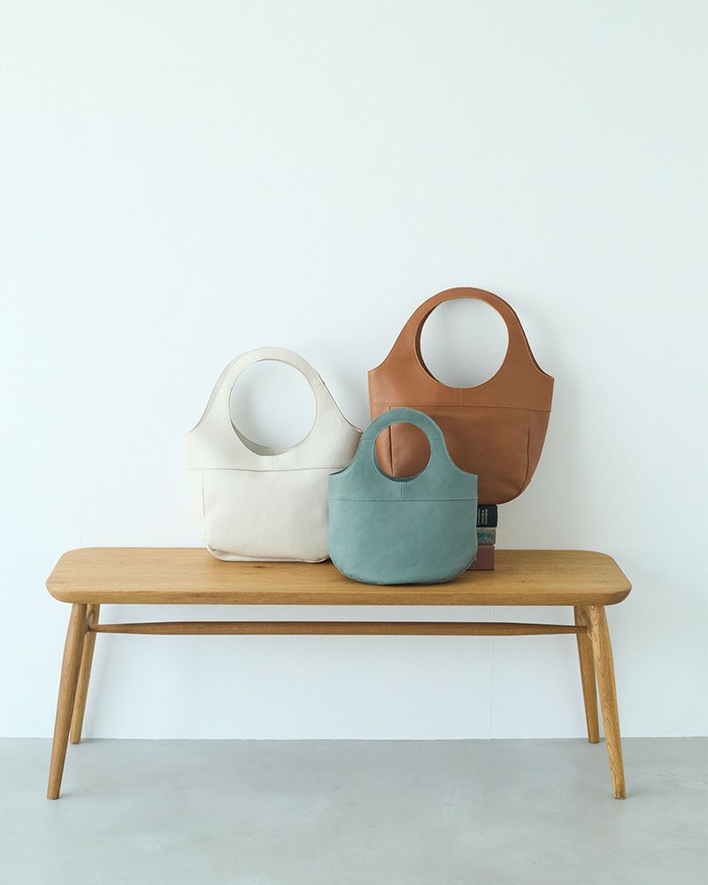 左からクリーム、キャットブルー、キャラメル