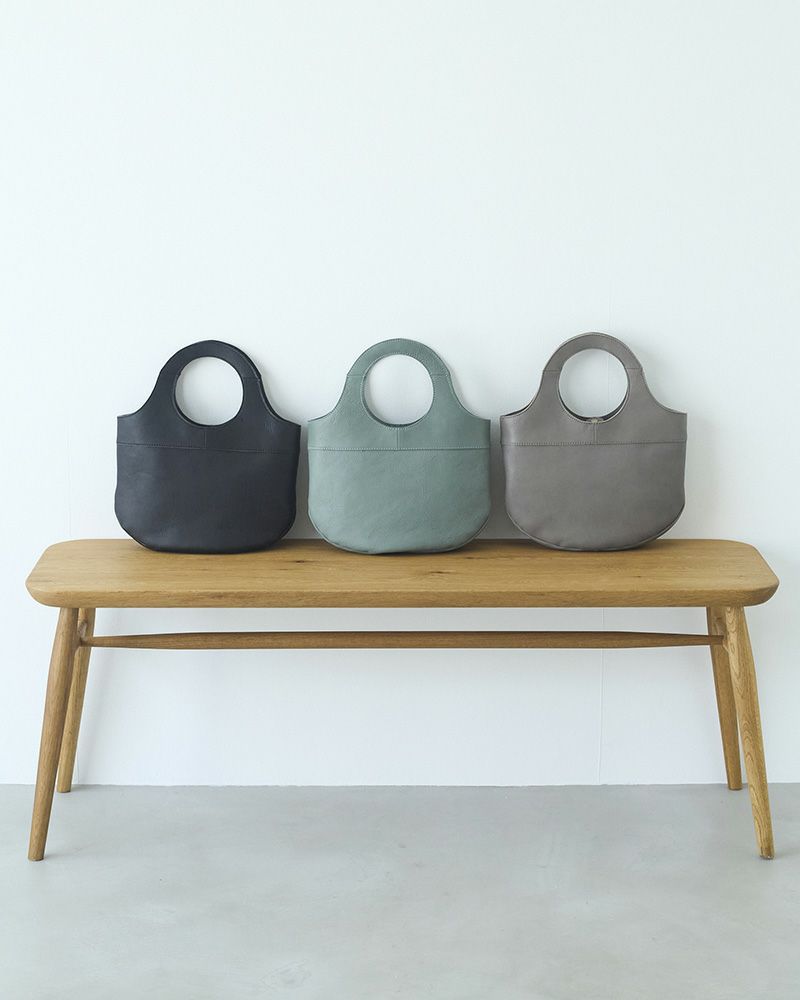 左から、ブラック、キャットブルー、ピュアグレー