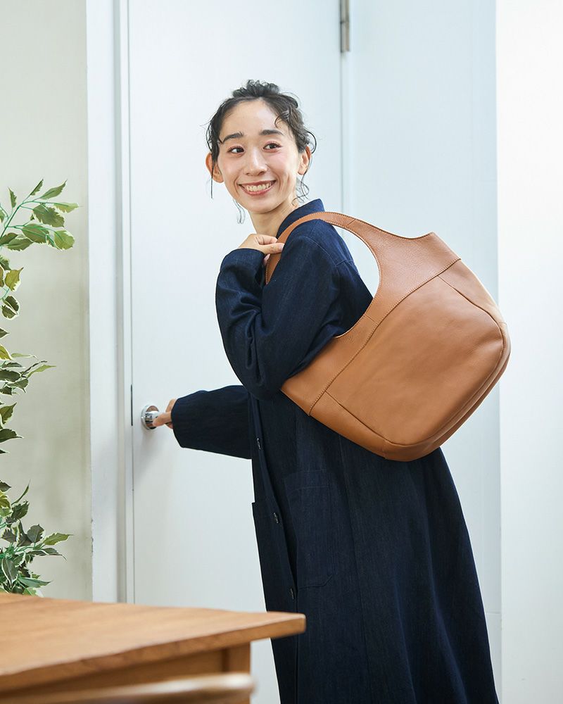 どんな服装にも合わせやすい落ち着いた色味のキャラメル