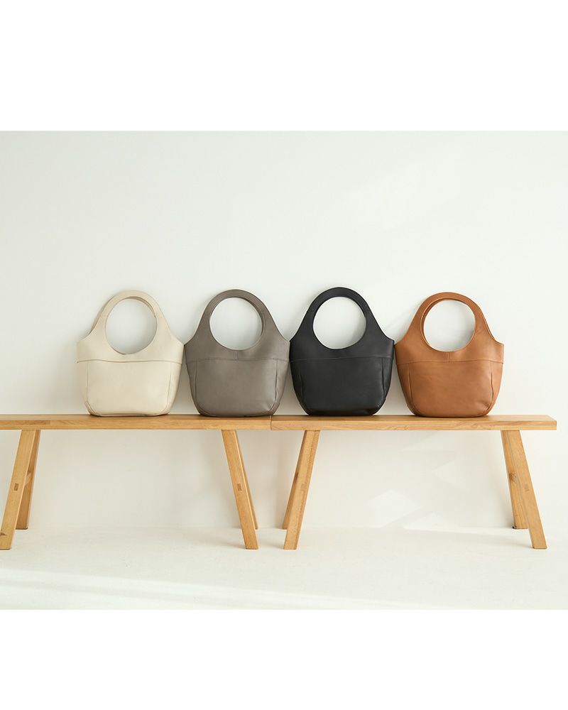 左から、クリーム、ピュアグレー、ブラック、キャラメル