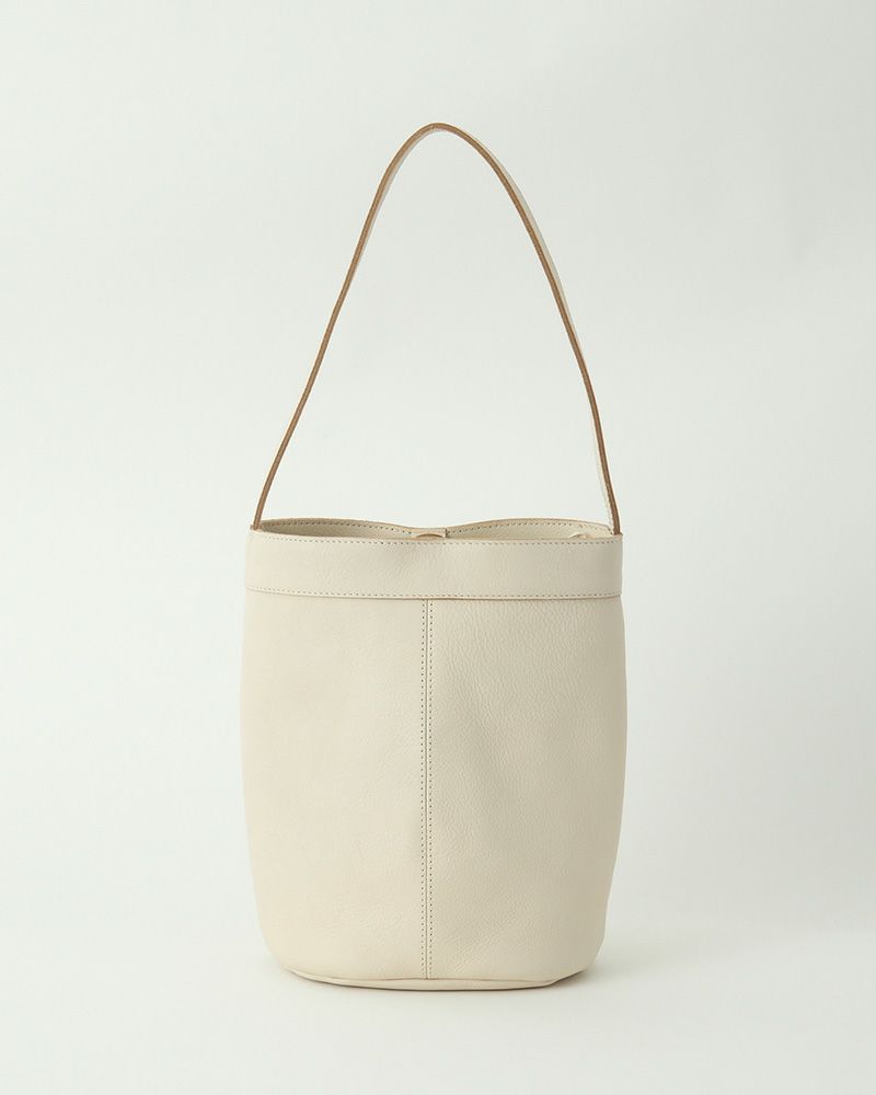 たっぷり入れても形が崩れにくいバケツ型