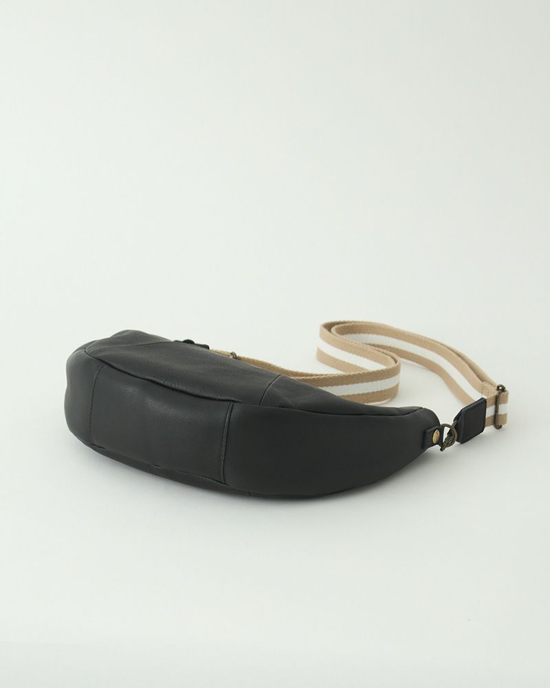 マチは8cmあるので、見た目以上の収納力