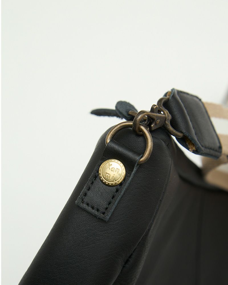 金具にはKanmi.のロゴ入り