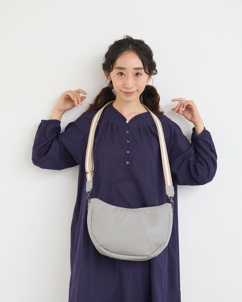 大人の毎日に寄り添う本革ユニセックスデザイン