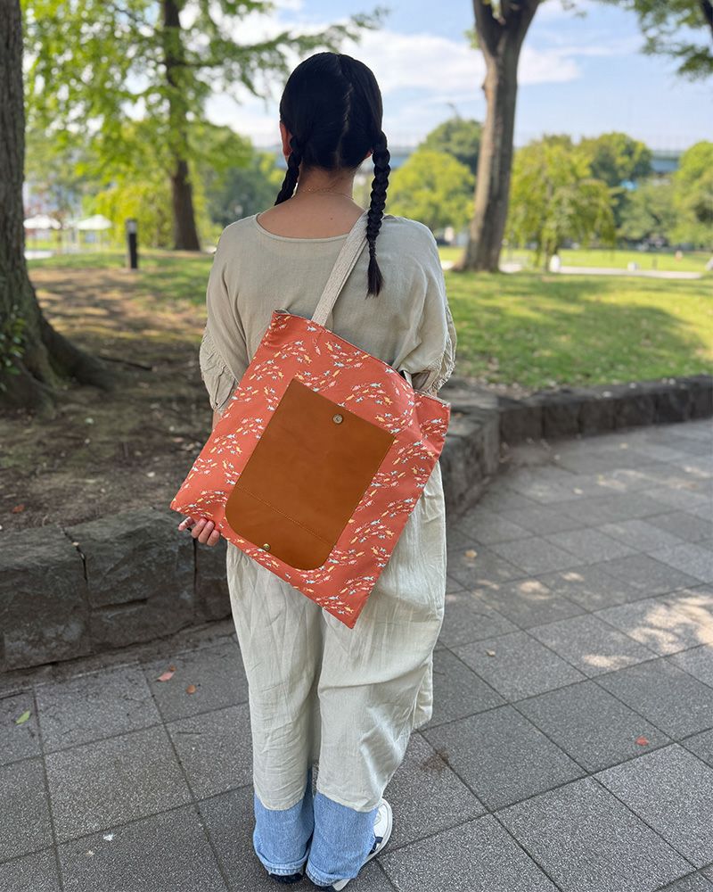 世界的に人気のmodaデザイン生地を使用した折りたためて持ち運べるトートバッグ（カラー：さかなのゆめ）