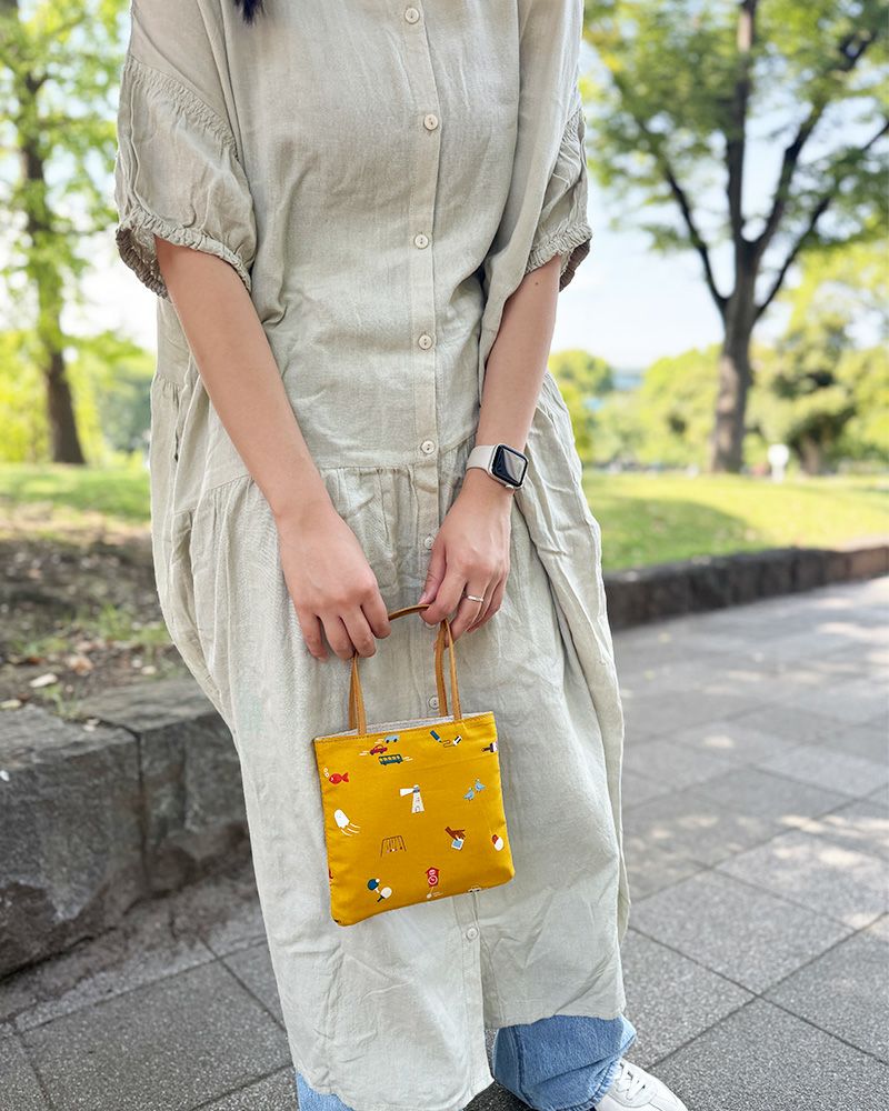 おしゃれに見せながら収納できる革持ち手付きポケットトートS