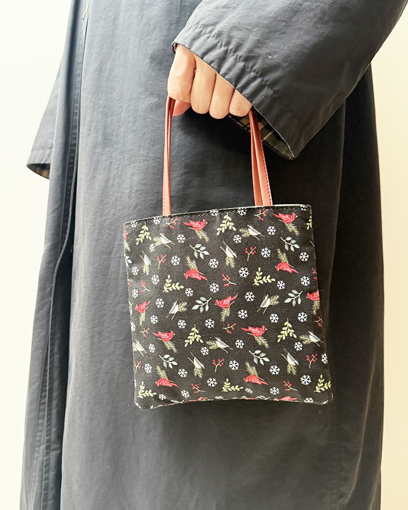 ミニサイズで可愛いポケットトートSはお出かけにも収納にも活躍