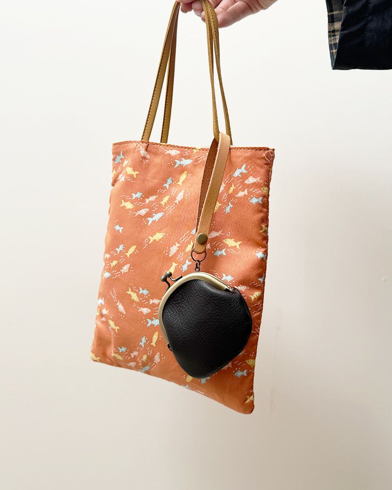 別売りのがま口バッグチャームと組みあわせても楽しい♪