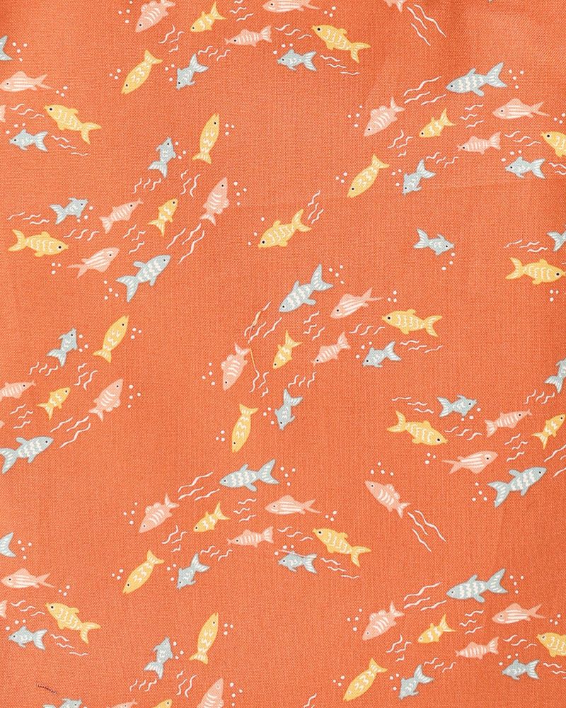 カラー：さかなのゆめ／ 水の中で描く夢が、やさしく揺れて朝を迎える。