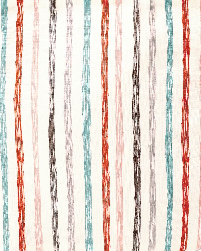 カラー：あめあがり／ 濡れた道に映る空、ひとしずくが光に変わる瞬間。