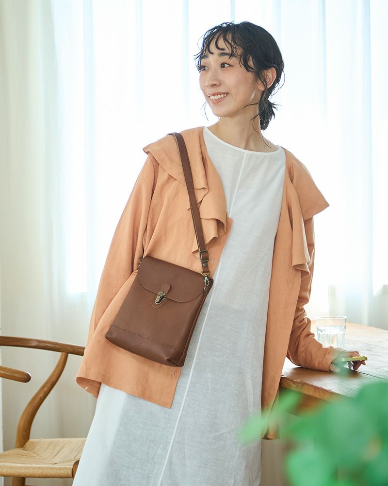 上質な本革を使った防水仕様。毎日の相棒にしたくなるシンプルデザイン。