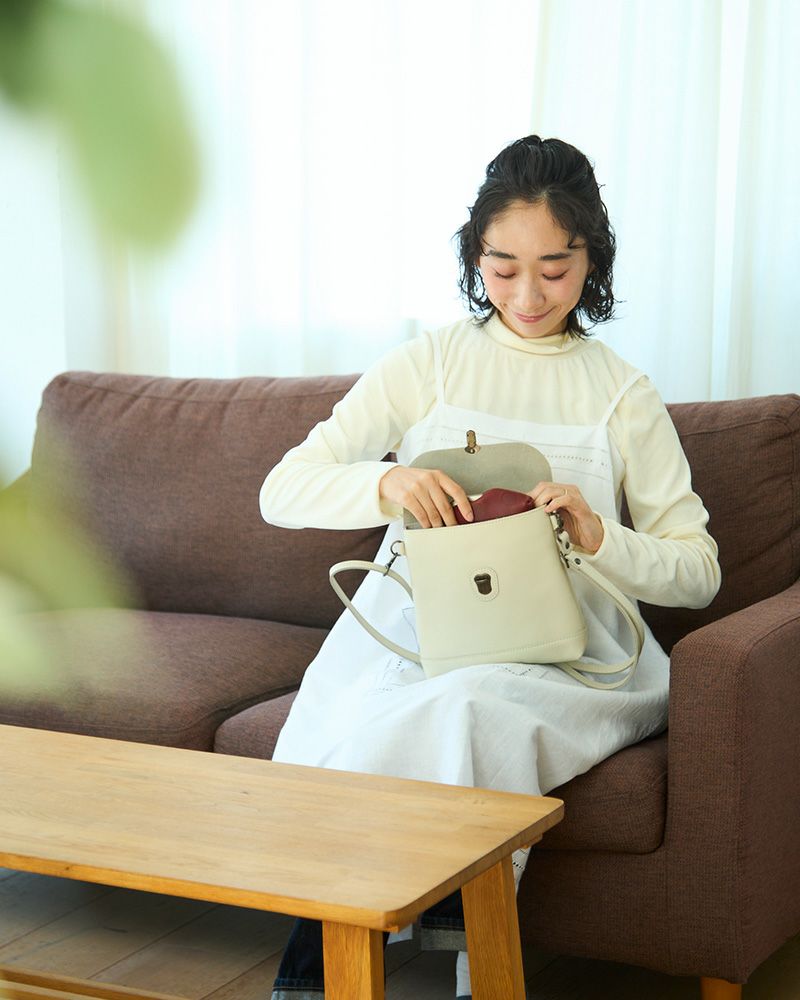 レトロかわいい差し込み金具が人気。おしゃれ心をくすぐるポシェット。