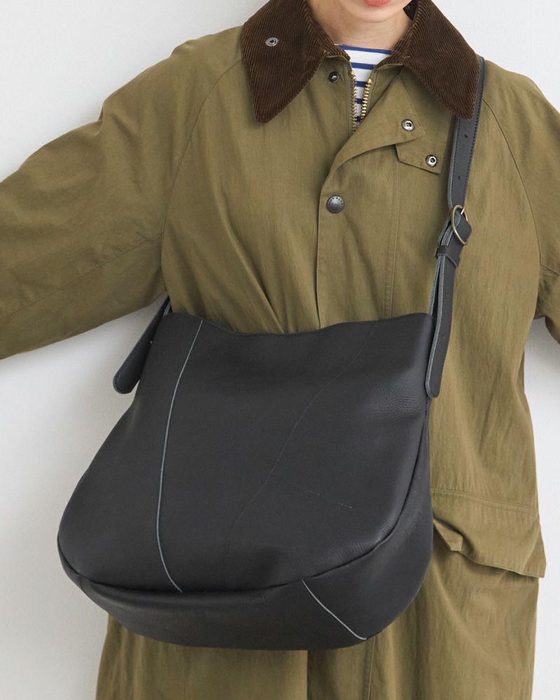 荷物が多くてもすっきり見える、ふっくら本革ショルダーkanocoバッグ