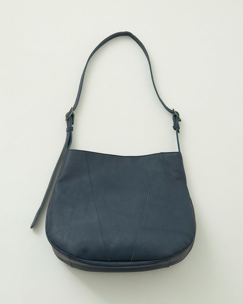 まるくてやさしい。使うほど愛着がわく大容量レザーバッグ