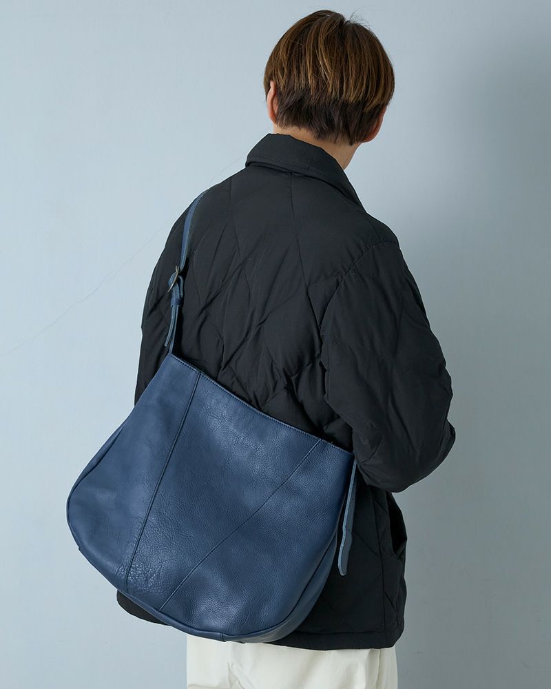冬用アウターの上からでも肩掛けできるワンショルダーバッグ