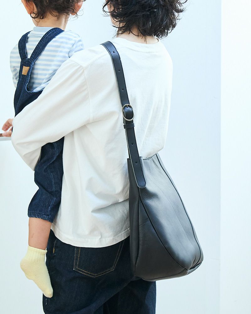 持つだけで気持ちが整う。お子さまとのお出かけにもぴったりkanocoの大容量ショルダー