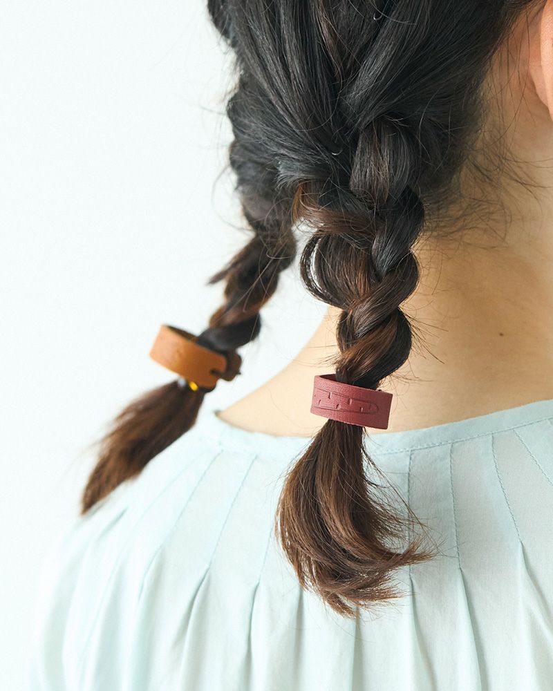 編みこむたびに物語が生まれる。ながーいフォルムが愛らしい三つ編みヘアに