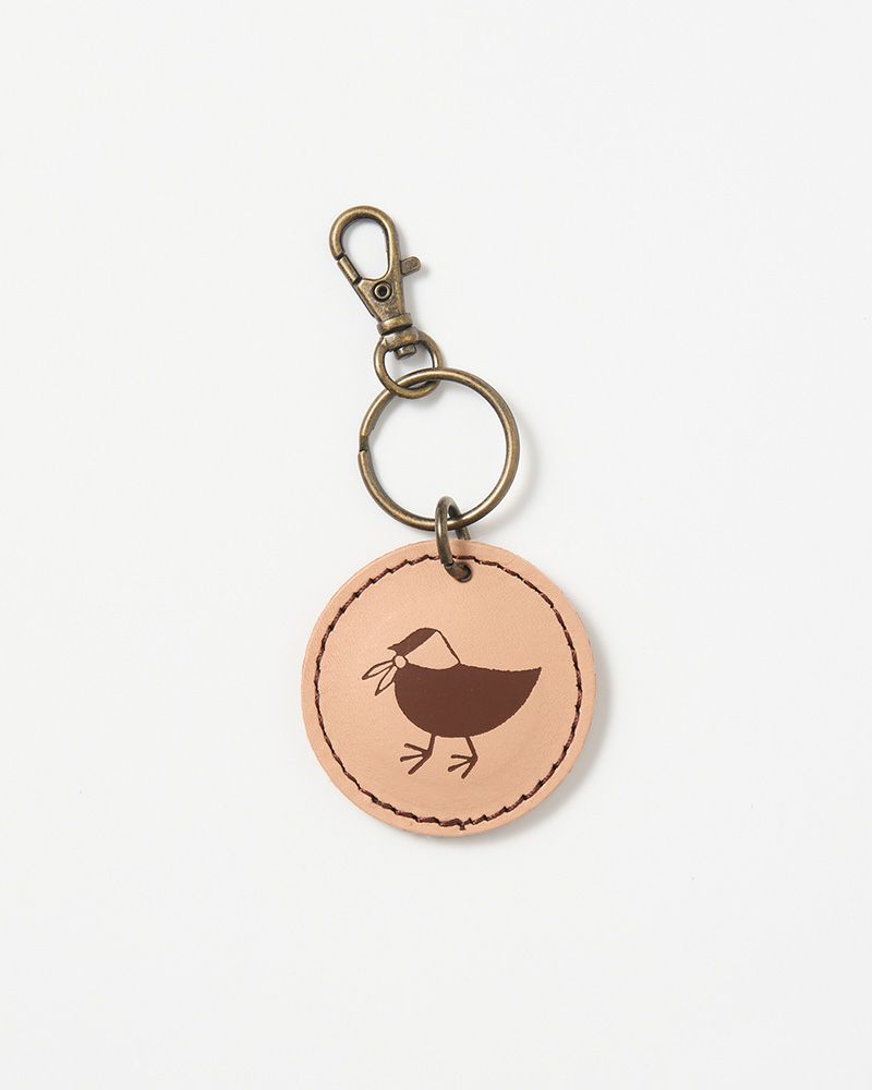 ナチュラルレザーの丸い小鳥が、毎日をそっと癒すキーリング。大人可愛い北欧テイストが魅力の本革アイテム