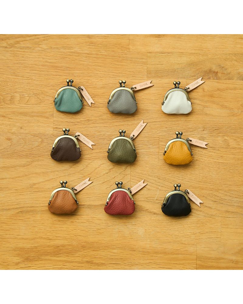 9色から選べるお守りがま口ブローチ。小さな収納と大人可愛いデザインが人気です。