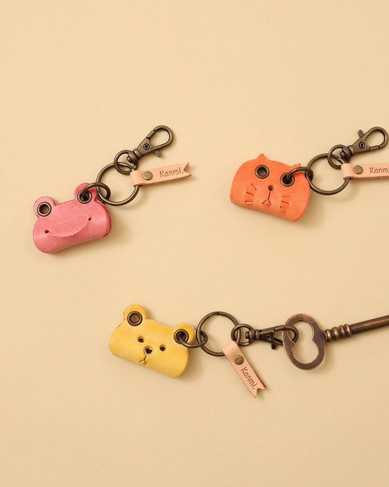 カエル・ネコ・クマ、それぞれ違う表情が魅力。気分で選べる三つの動物がつくる、個性豊かなレザーチャーム